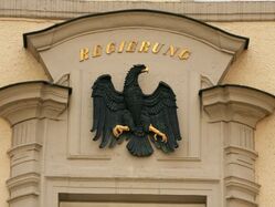Preußischer Adler über dem Eingangsportal